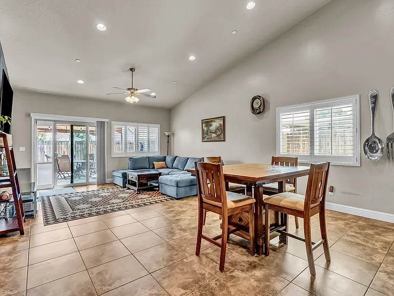 1947 W Humboldt Dr — Photo 10