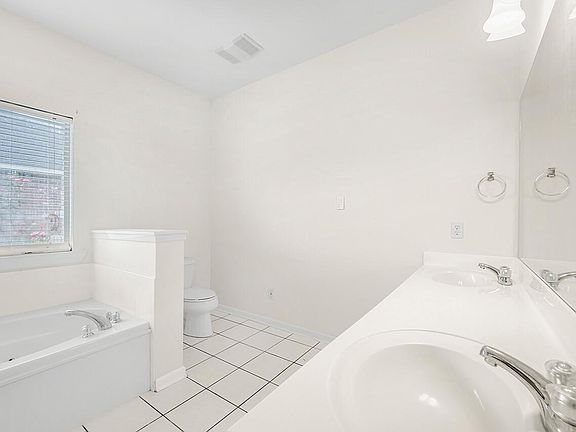 3rd image of 257 Melissa Ave