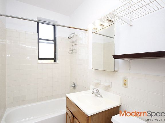 5th image of 2573 37th St APT 1R