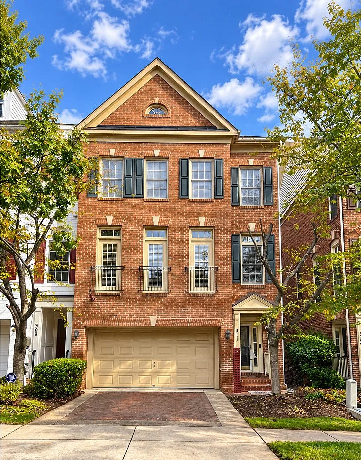 3 bed, 3.5 bath, 2432 sqft, $3,950 — Photo 1