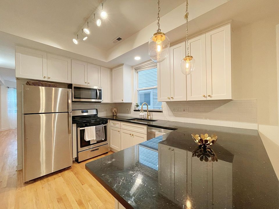 1st image of 3119 N Hoyne Ave #1