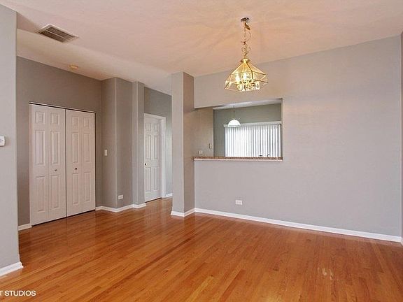 5th image of 1032 N Claremont Dr