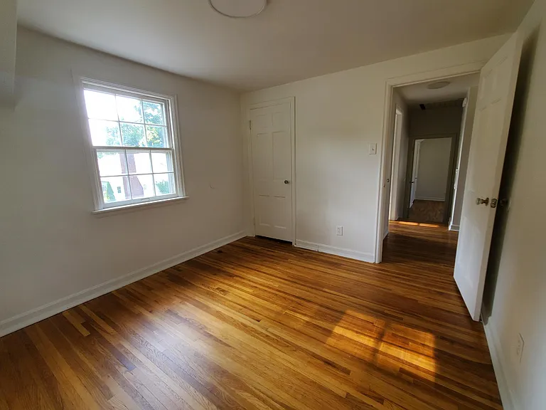 2722 Thompson Ave — Photo 17