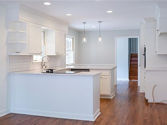 4th image of 301 Merrydale Dr