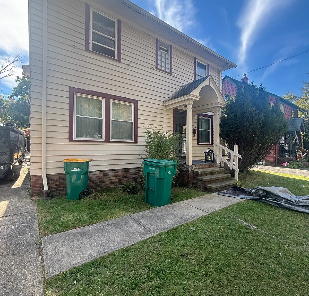 3 bed, 2016 sqft, $1,570 — Photo 1