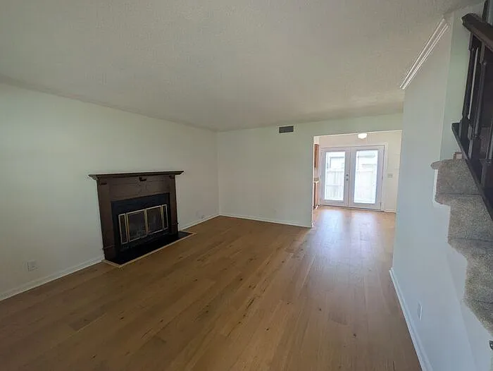 3 bed, 2.0 bath, 1044 sqft, $1,700 — Photo 2