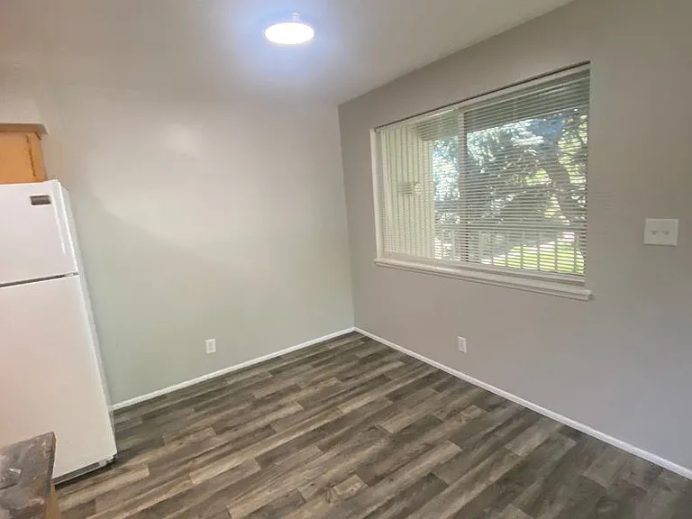 401 S Holly St — Photo 38