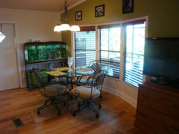 3rd image of 758 Dogwood Dr