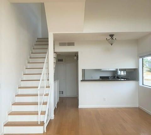 2nd image of 1819 Greenfield Ave APT 301