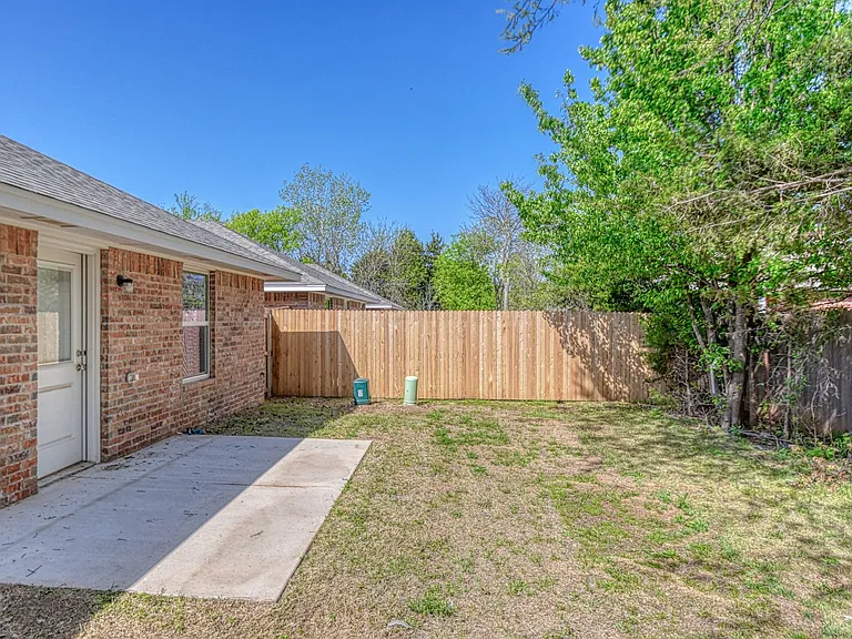 2713 Clifton Ter — Photo 29
