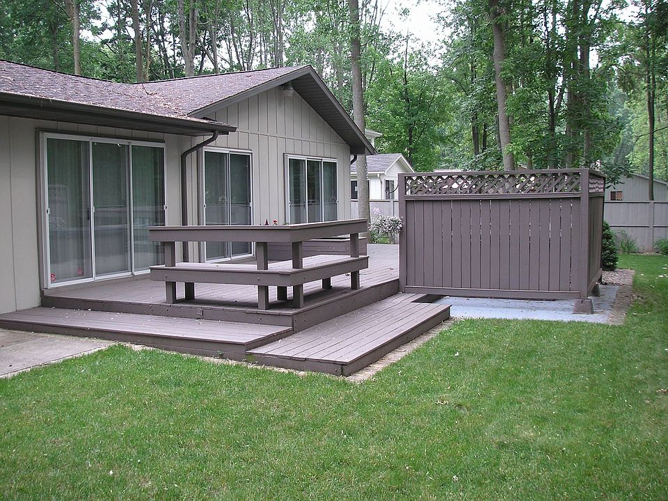 Multi level deck with spa