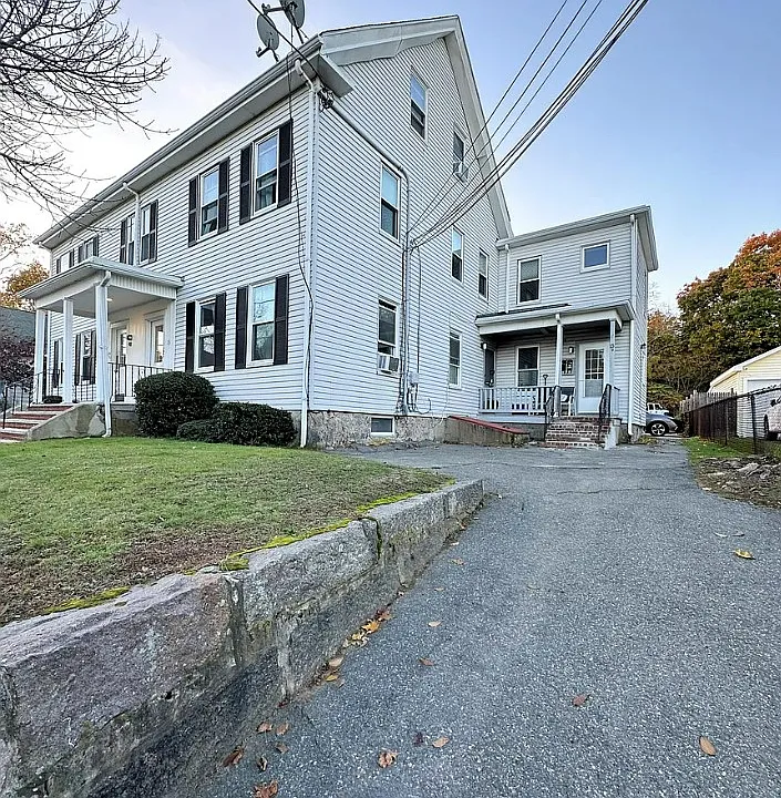 15 Albertina St #1R