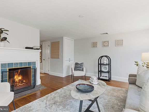 4th image of 2719 Dumbarton St NW