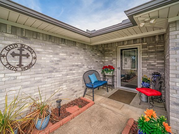 3rd image of 100 Kellifield Dr