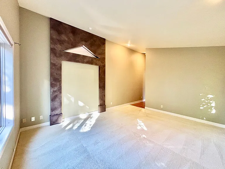 16558 SE 58th Pl — Photo 11