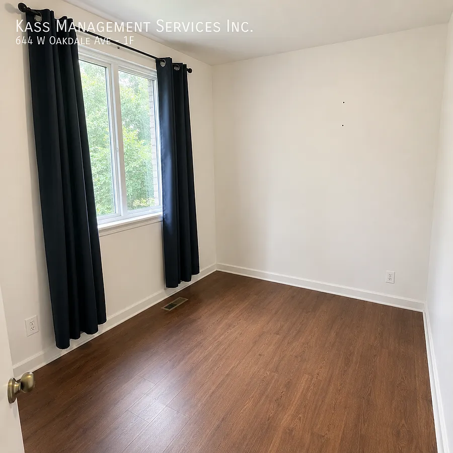 Charming Lakeview Apartment — Photo 2