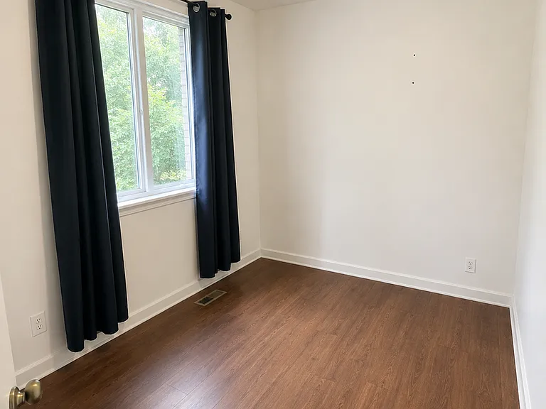 644 W Oakdale Ave #1F — Photo 2