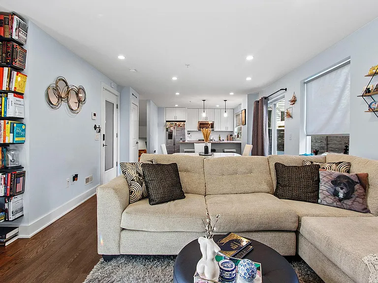 1649 E Eyre St #7 — Photo 8