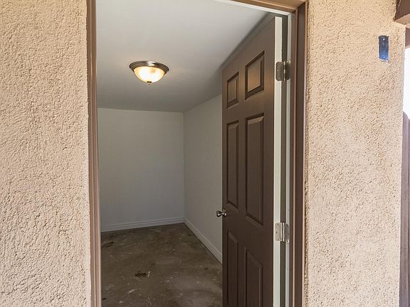 3rd image of 912 S Duke Dr