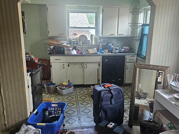 4th image of 4450 Matson Ave