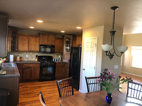 Kitchen with Eat in Dining