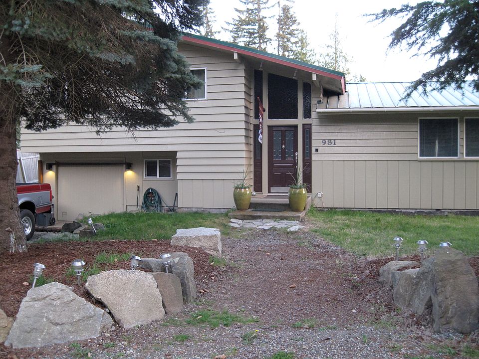 2nd image of 1031 NW Selbo Rd