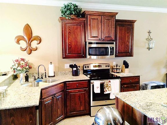4th image of 9799 Clearlake Ln