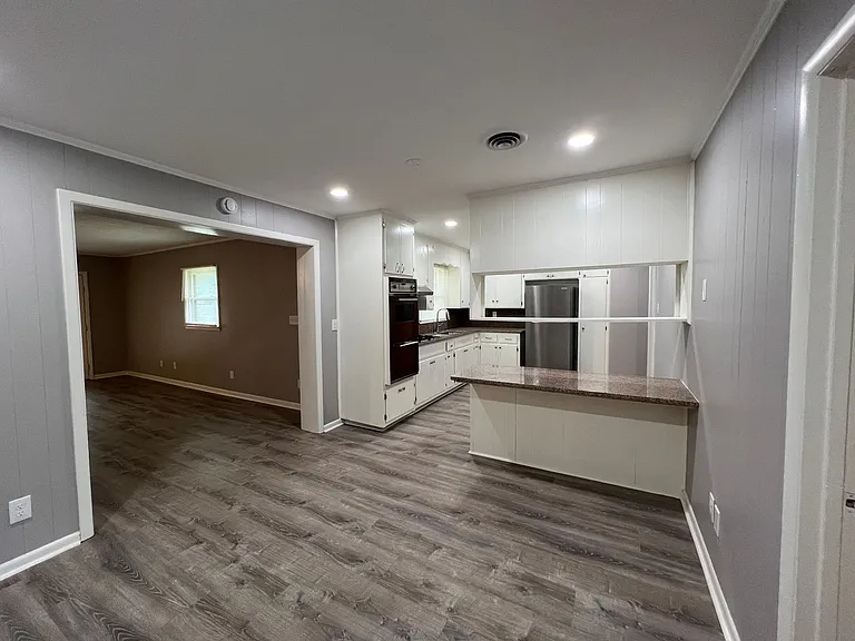 1037 Washington Ave — Photo 4