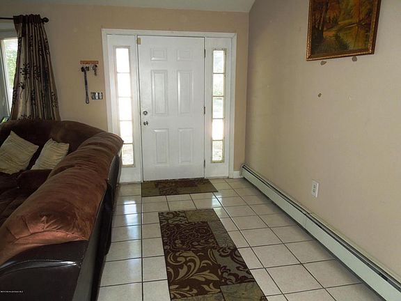 2nd image of 556 Holly Village Ln