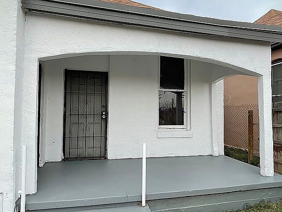 3rd image of 1217 E Overland Ave