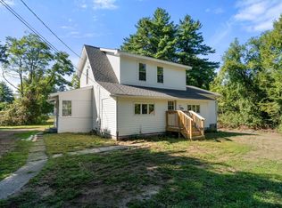 61 Pelham Rd, Amherst, MA 01002