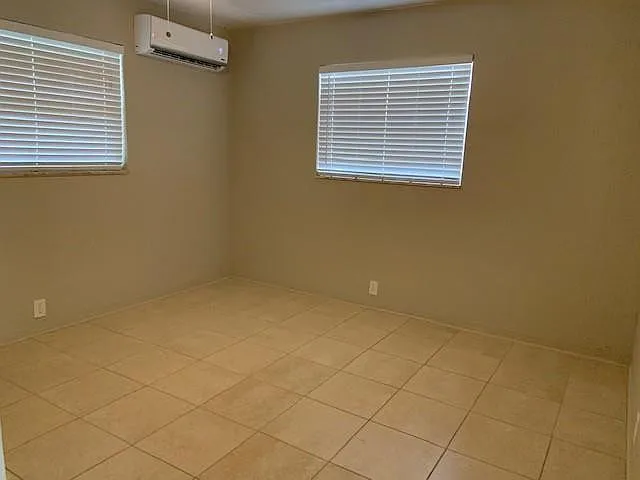 4250 NW 21st Ave — Photo 6