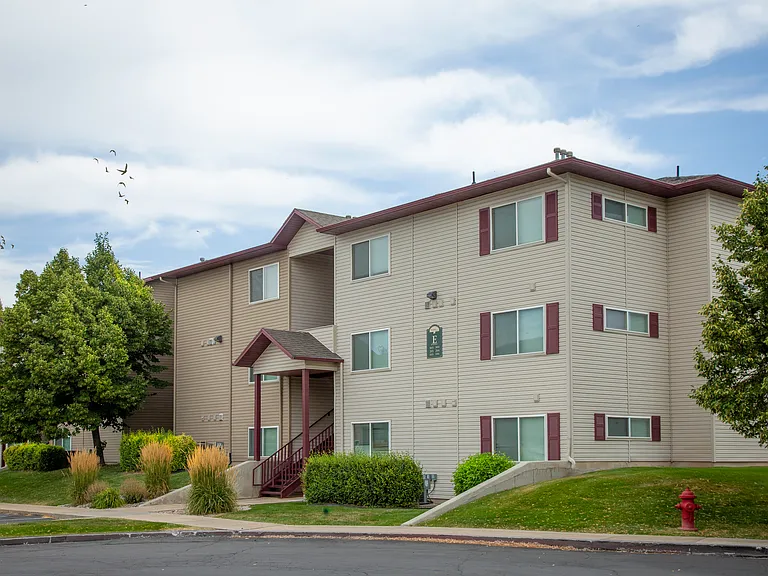Hanbury Manor Apartments — Photo 40