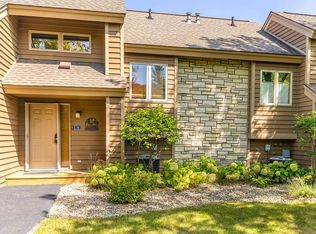 26 Poplar Rdige Dr, Galena, IL