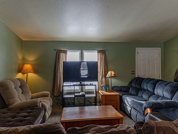 3rd image of 686 S Larch Ave