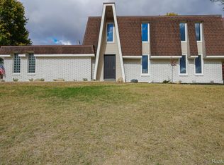 6578 Greene Haven Dr, Clarkston, MI 48348