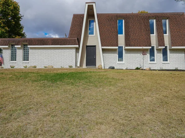 6578 Greene Haven Dr, Clarkston, MI 48348