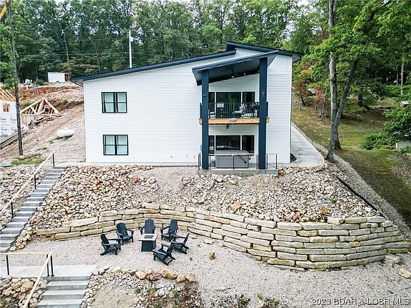 2nd image of 613 Cove Cir