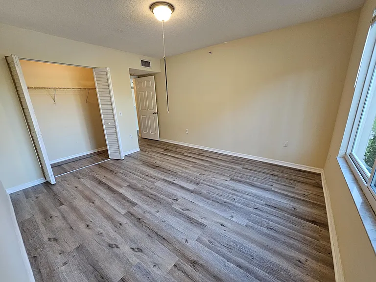 604 Villa Cir #604 — Photo 10