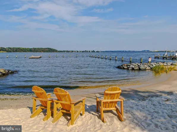 444 Maple Leaf Dr, Edgewater, MD 21037