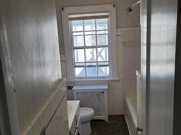 4th image of 130 Bradley Ave APT 404