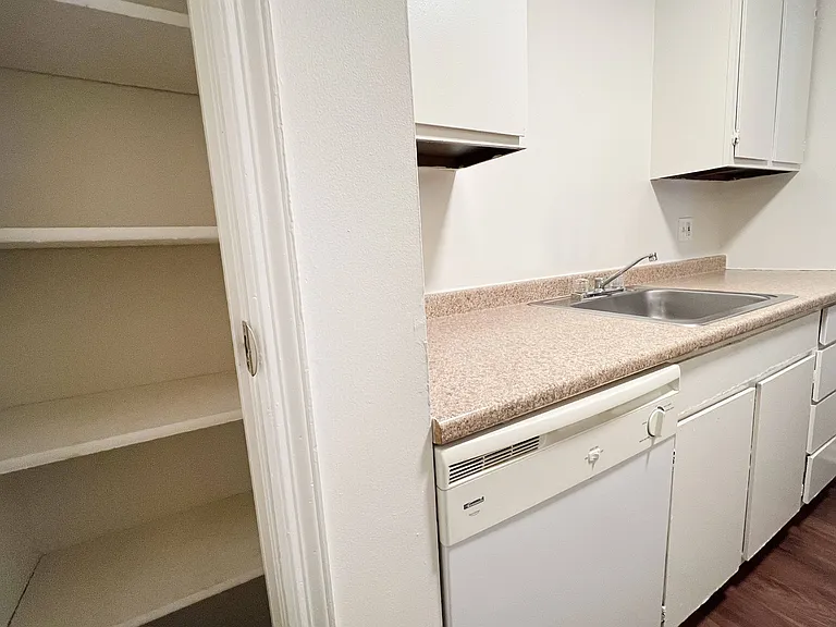 Crown Crossing Apartments — Photo 80