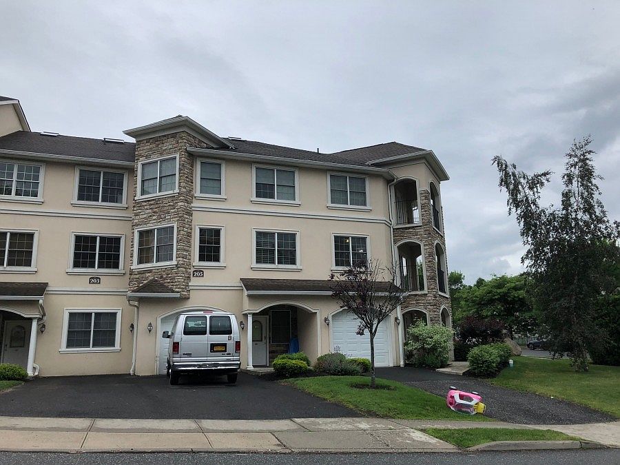 1st image of 207 Bates Dr