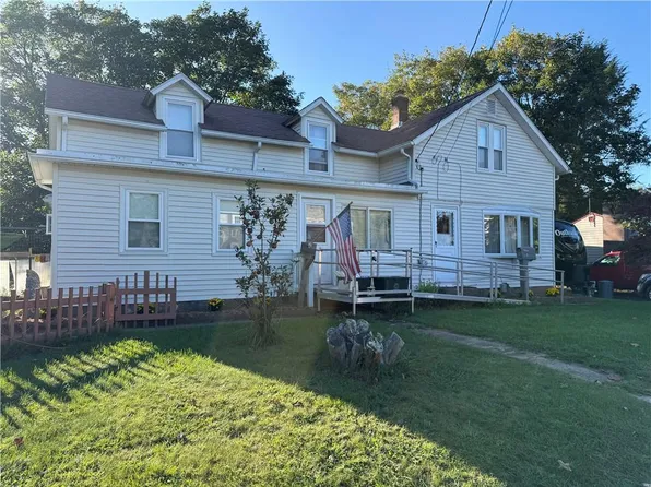 8 Pike St, South Kingstown, RI 02879