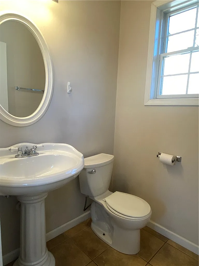 2 bed, 1.5 bath, 1200 sqft, $1,300 — Photo 3