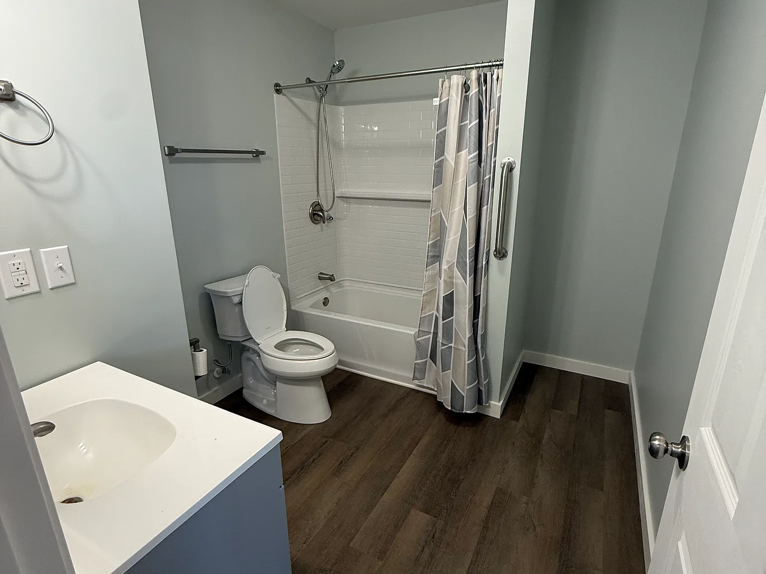 2 bed, 900 sqft, $1,300 — Photo 3