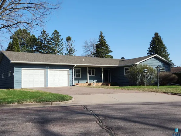 518 Sunset Dr, Dell Rapids, SD 57022