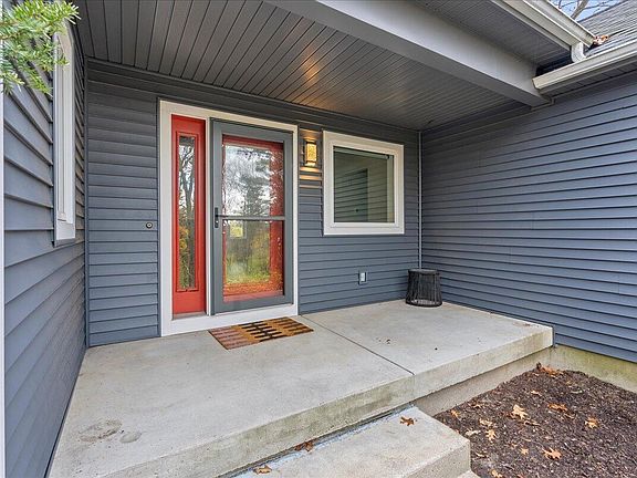 3rd image of 650 Seven Oaks Ln SE