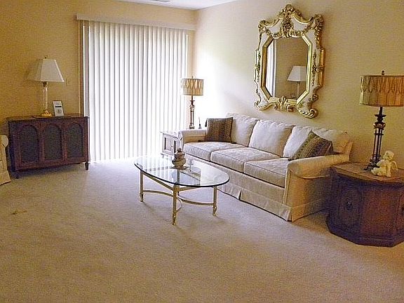 3rd image of 605 Barrington Ave #U