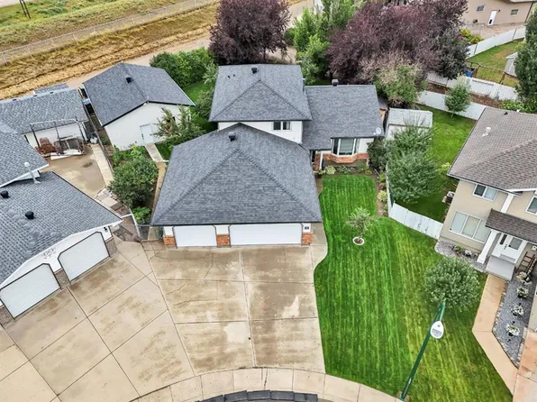 28 E Turner Cir SE, Medicine Hat, AB T1B 4H9